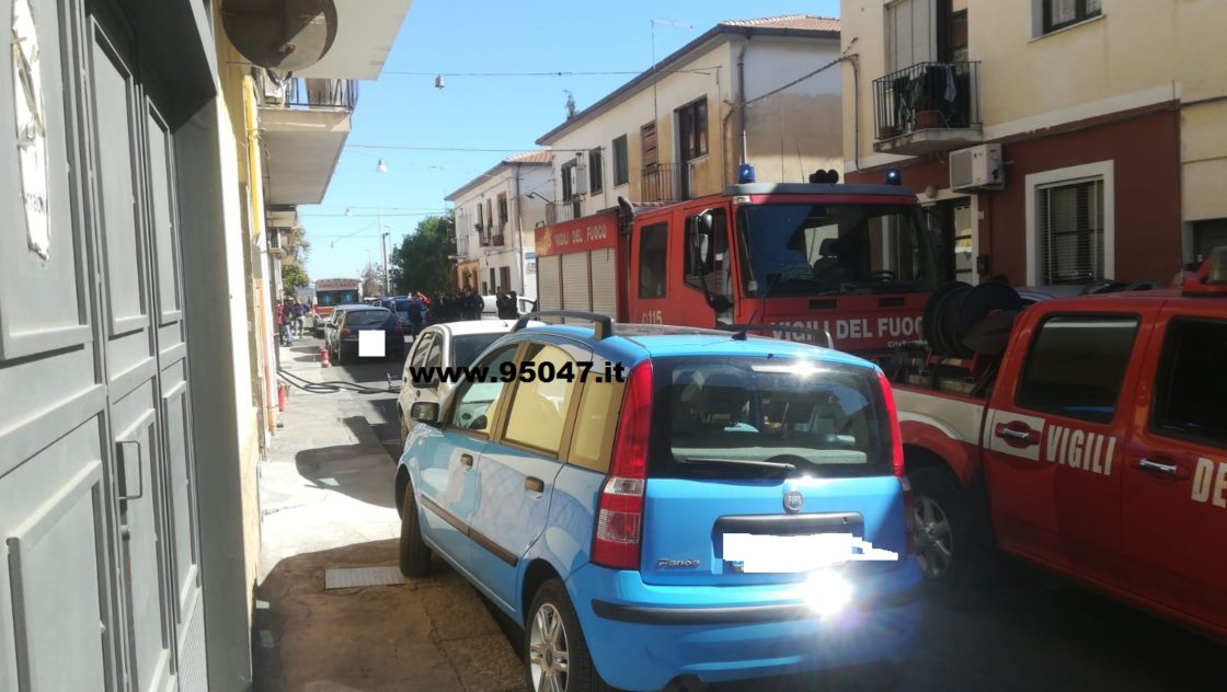 SANTA MARIA DI LICODIA: PRENDE FUOCO LA BOMBOLA DEL GAS, I POMPIERI METTONO TUTTI IN SALVO