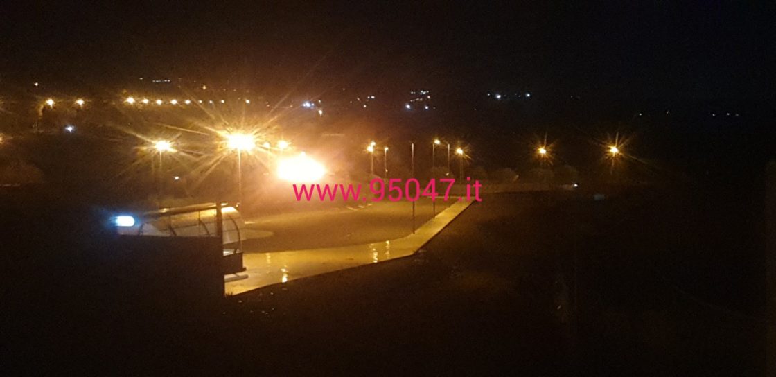 SANTA MARIA DI LICODIA: A FUOCO STERPAGLIE DENTRO LA STAZIONE