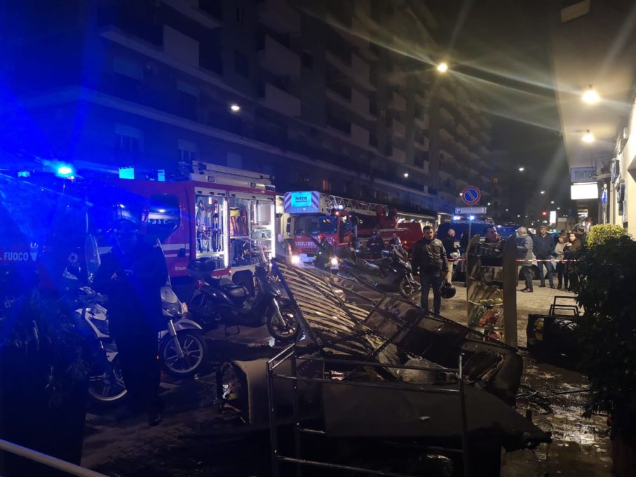 CATANIA: INCENDIO IN UN NEGOZIO DI VIALE IONIO, VIGILI DEL FUOCO SUL POSTO