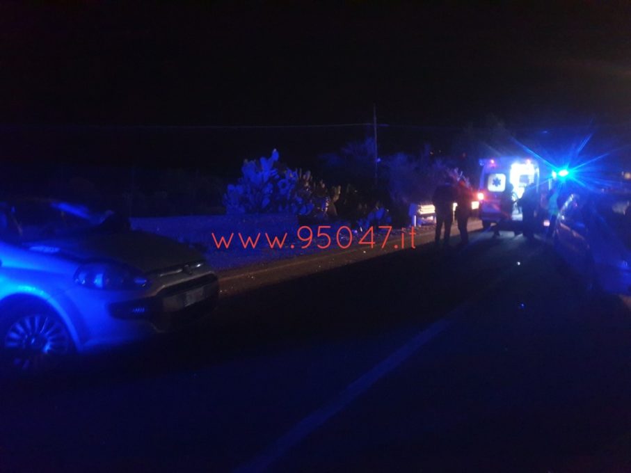 INCIDENTE A SCHETTINO, AUTO SI RIBALTA SU UN FIANCO