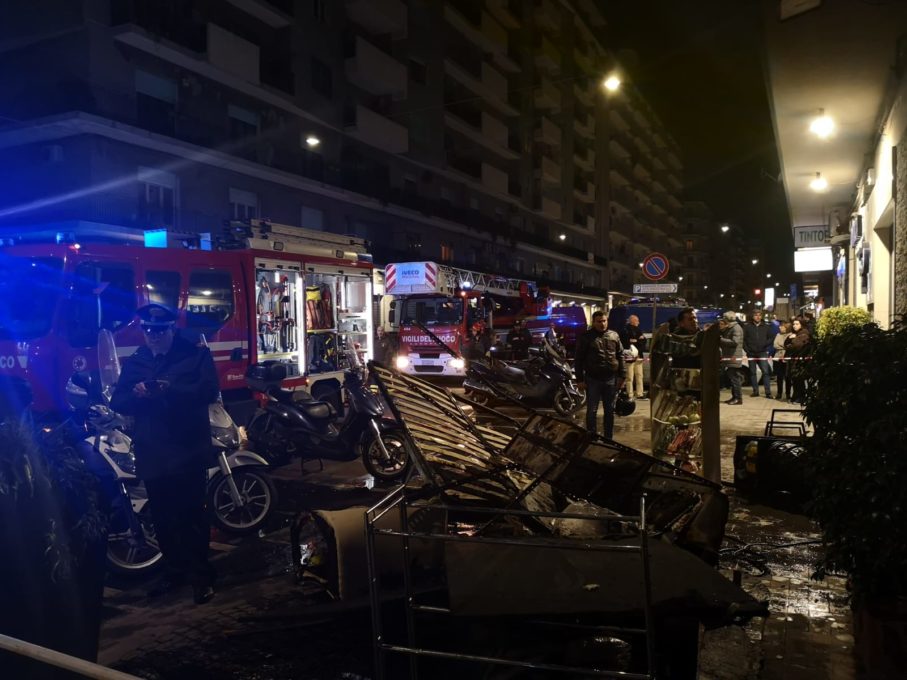 CATANIA: INCENDIO IN UN NEGOZIO DI VIALE IONIO, VIGILI DEL FUOCO SUL POSTO