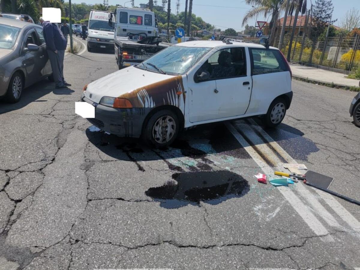 SAN GREGORIO: AUTO SI RIBALTA, CONDUCENTE FERITO - 