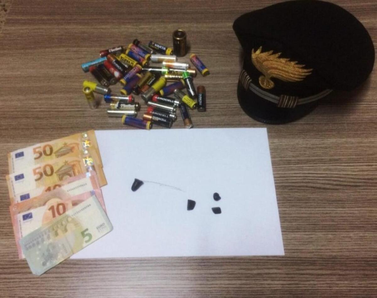 CALTAGIRONE: SORPRESO AD INSCENARE LA TRUFFA DELLO SPECCHIETTO, DENUNCIATO - 