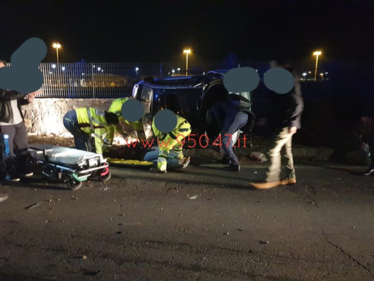 SCONTO FRONTALE NEI PRESSI DEL CENTRO COMMERCIALE, 2 FERITI - 