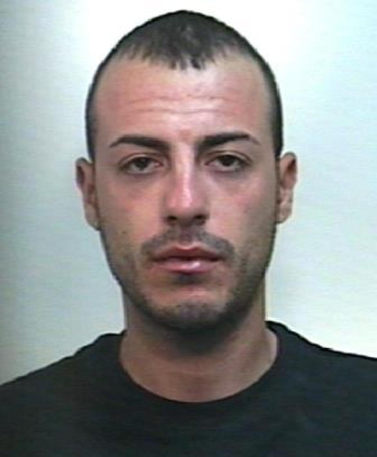 GIARRE: DECLINA FALSE GENERALITÀ PER ELUDERE L’ARRESTO: SORVEGLIATO IN MANETTE - 