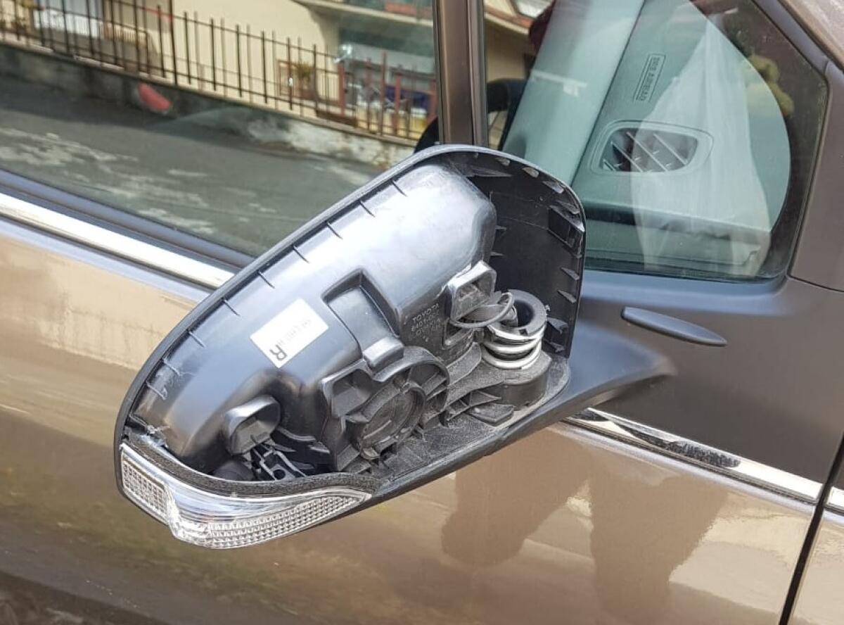 PATERNO': TENTATA TRUFFA DELLO SPECCHIETTO IN PIENO CENTRO. LA SEGNALAZIONE - 