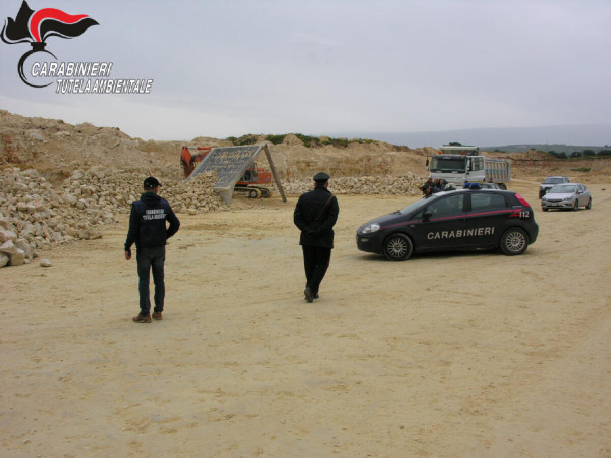 COMISO, CAVA ABUSIVA IN AREA ARCHEOLOGICA - 