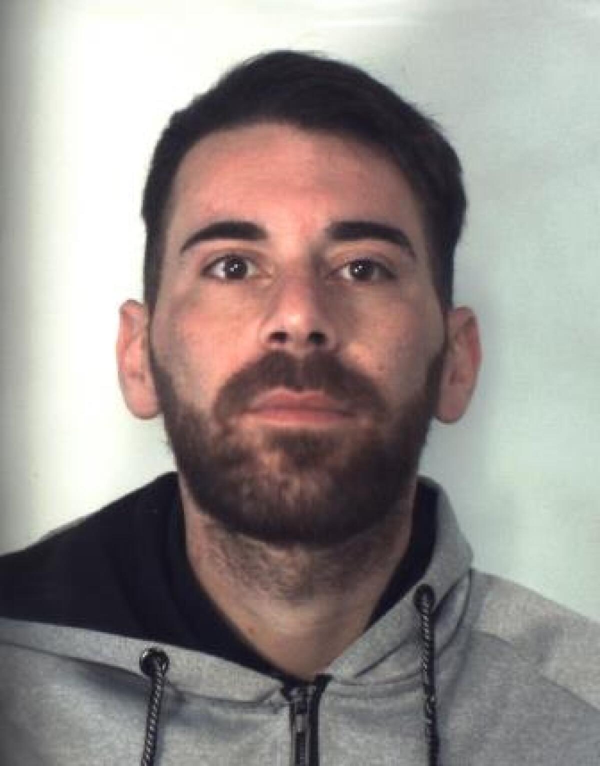 CATANIA: PRESO MENTRE SCAPPA CON LE VALIGIE RUBATE DA “CARPISA” - 