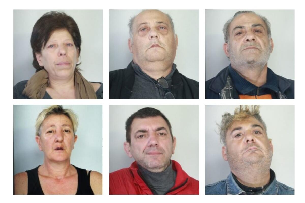 CATANIA: PICCHIANO UN'ANZIANA PER RAPINARLA, 5 ARRESTI -  IN MANETTE 3 NIPOTI DELLA DONNA - 