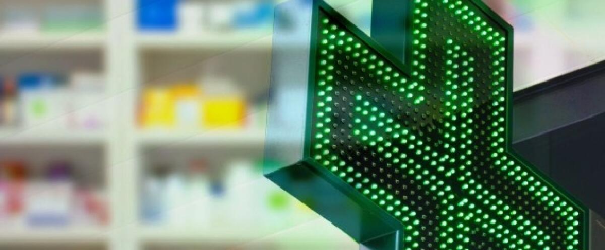 CATANIA: RAPINE SERIALI NELLA STESSA FARMACIA, POLIZIOTTI SI APPOSTANO E LO BECCANO - 