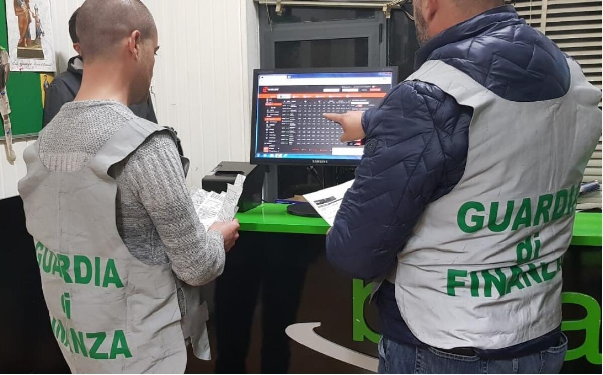 RAMACCA, SCOVATO CENTRO SCOMMESSE ILLEGALE - 
