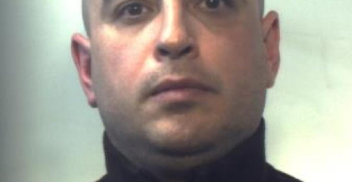 38ENNE DI BELPASSO,  INCASTRATO DA UNA FOTO DI FAMIGLIA SUL CELLULARE ABBANDONATO DOPO IL COLPO - 