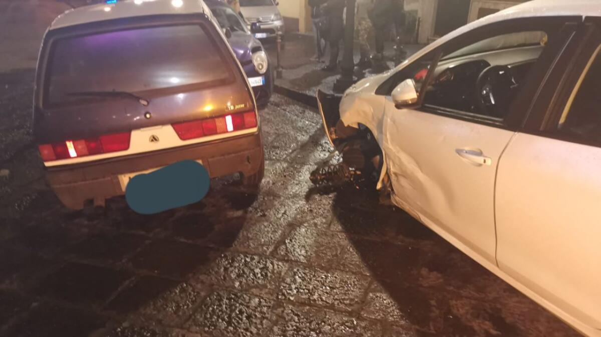 PATERNO': INCIDENTE IN VIA SANTA CATERINA, 3 AUTOVETTURE COINVOLTE - 