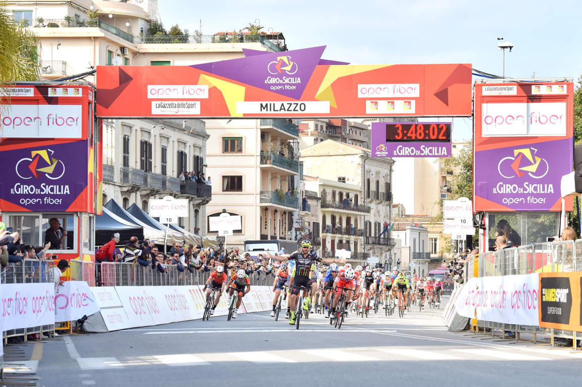 ALLA PRIMA DEL GIRO DI SICILIA BRINDA STACCHIOTTI - FOTO
