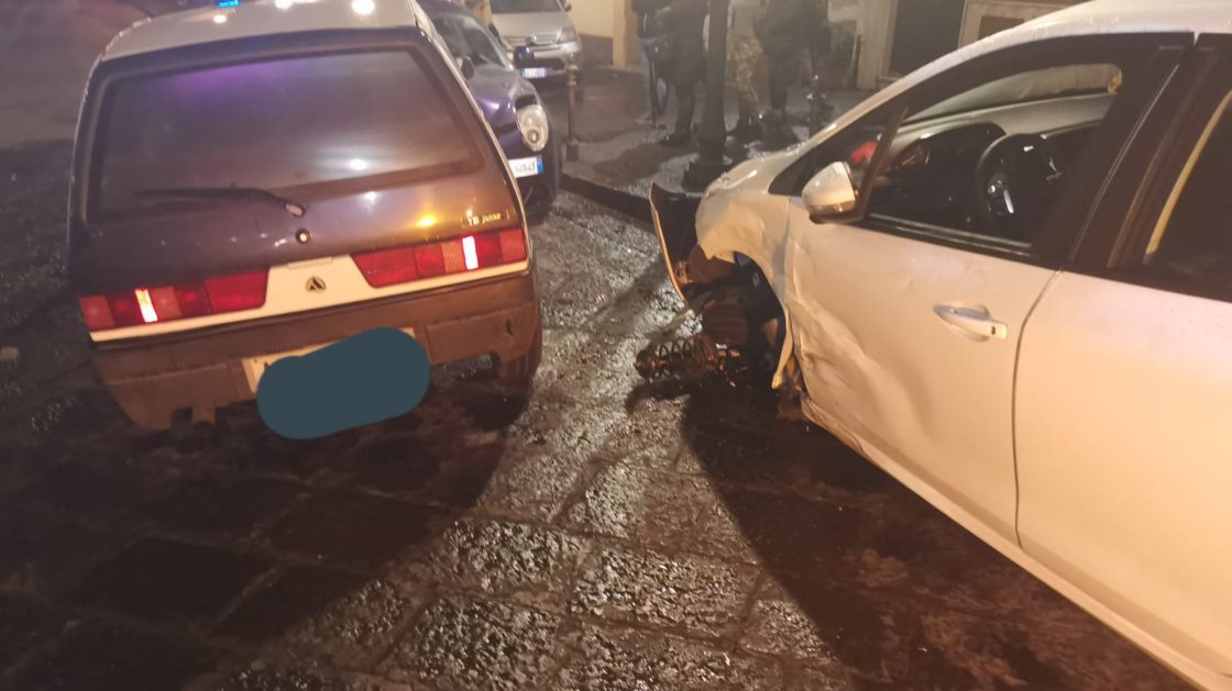 PATERNO': INCIDENTE IN VIA SANTA CATERINA, 3 AUTOVETTURE COINVOLTE