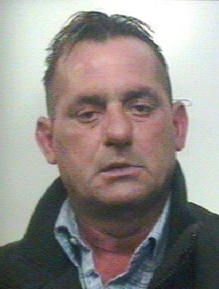 PATERNÒ, EVADE DAI DOMICILIARI: PRESO AL DISTRIBUTORE MENTRE CHIEDE L'ELEMOSINA