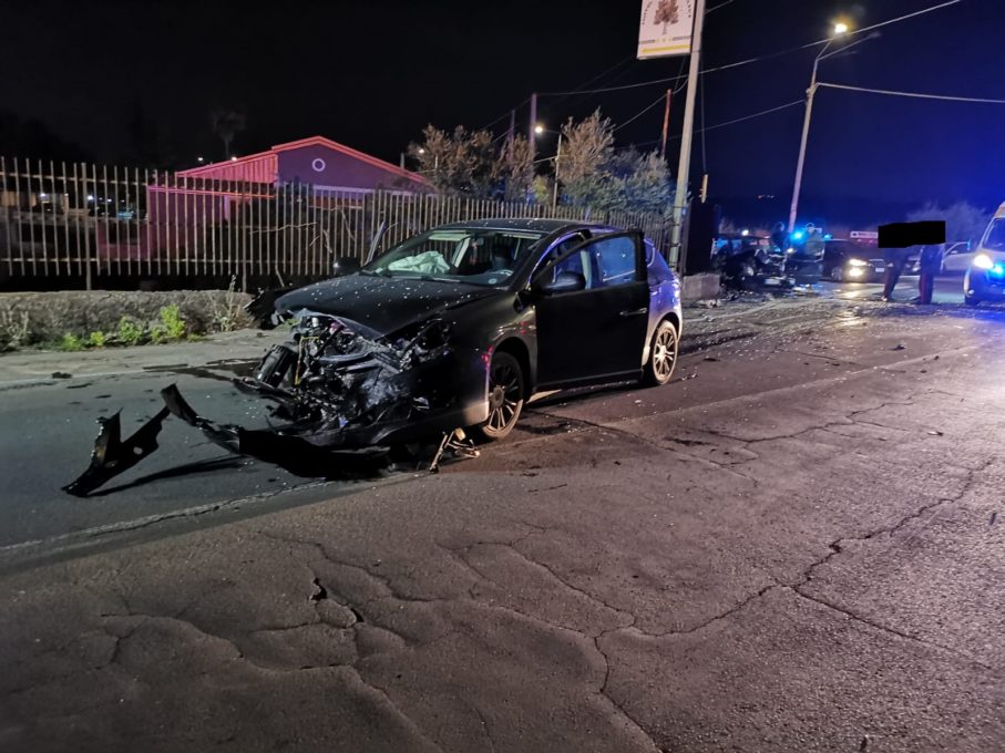 MOTTA SANT'ANASTASIA: SCONTRO TRA DUE AUTO NELLA NOTTE, 3 FERITI