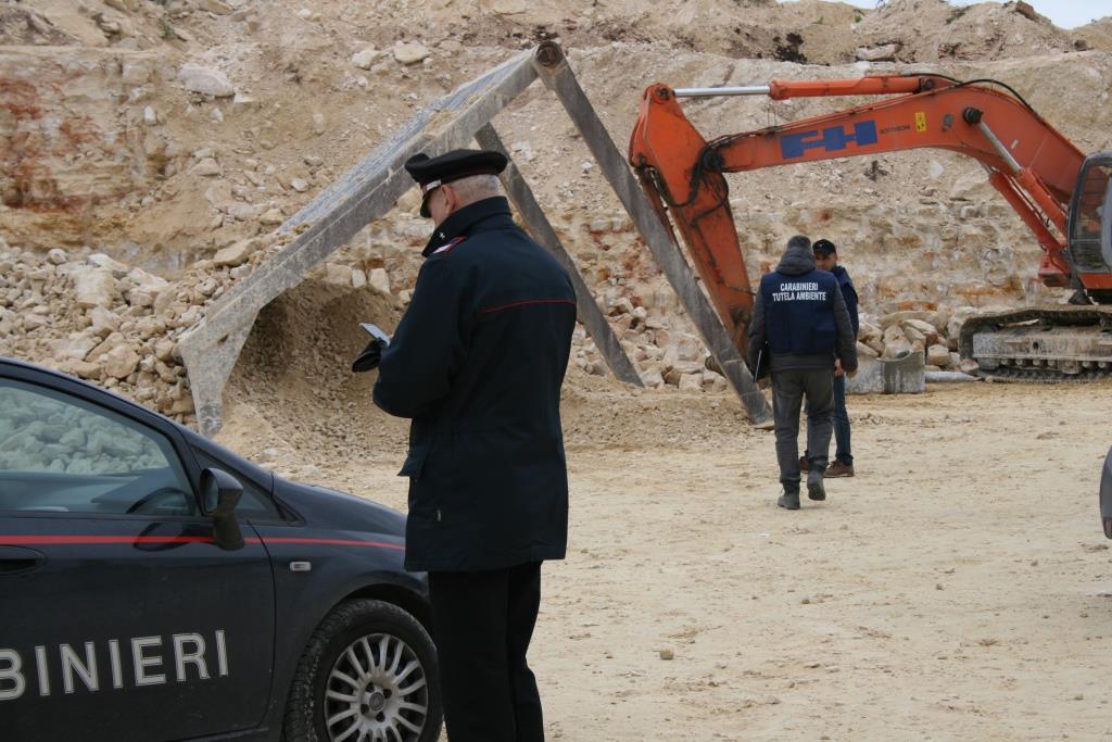 COMISO, CAVA ABUSIVA IN AREA ARCHEOLOGICA