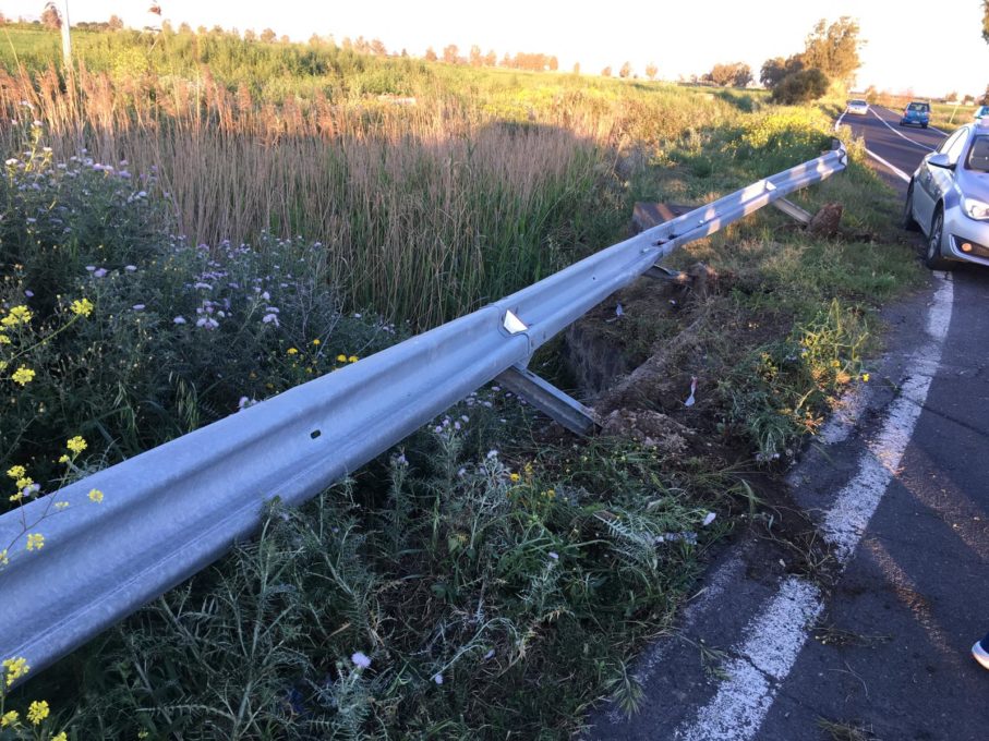 AUTO FINISCE IN SCARPATA NEI PRESSI DI SIGONELLA, NESSUN FERITO
