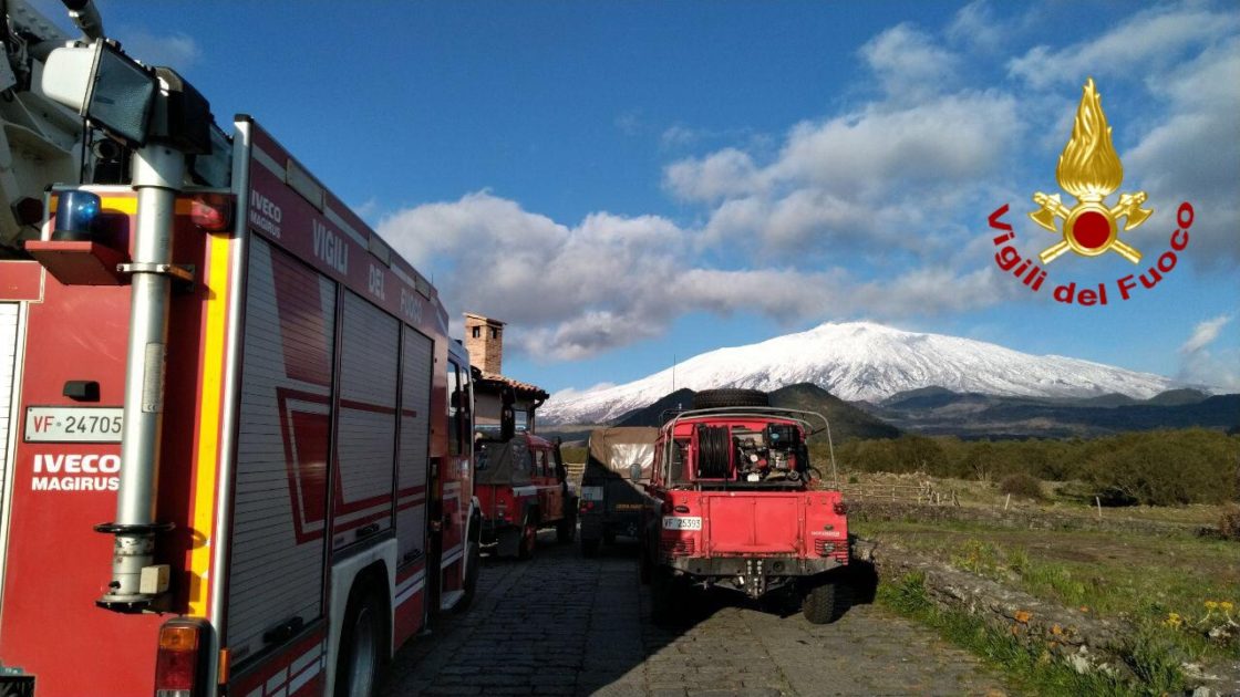 TURISTI TEDESCHI DISPERSI SULL'ETNA, SALVATI DAI VIGILI DEL FUOCO