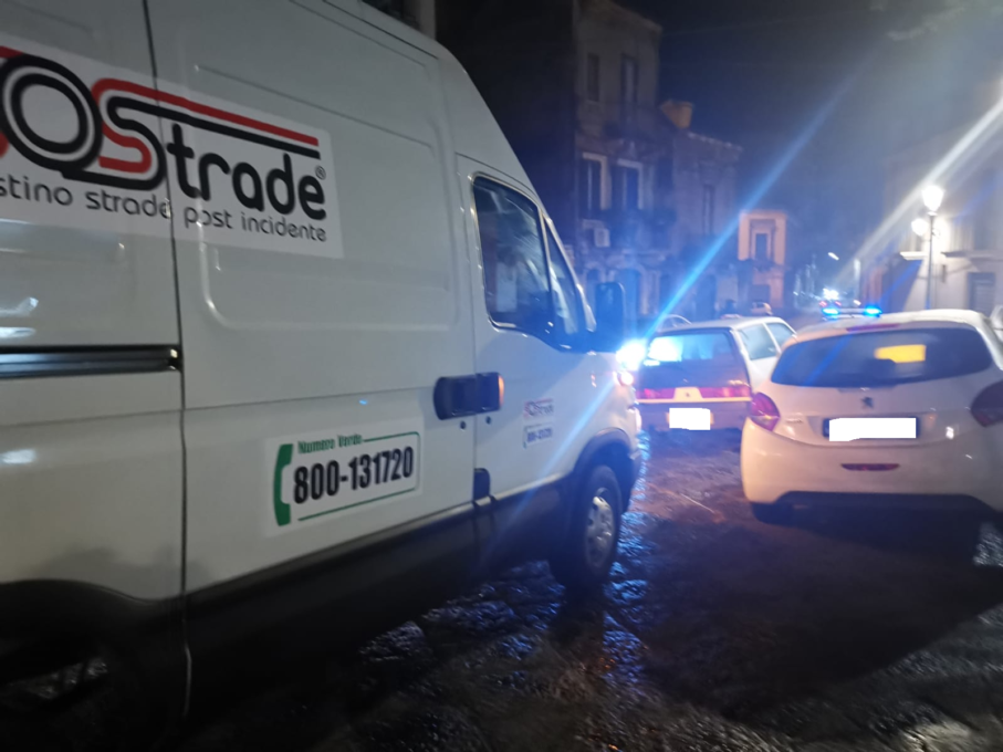 PATERNO': INCIDENTE IN VIA SANTA CATERINA, 3 AUTOVETTURE COINVOLTE