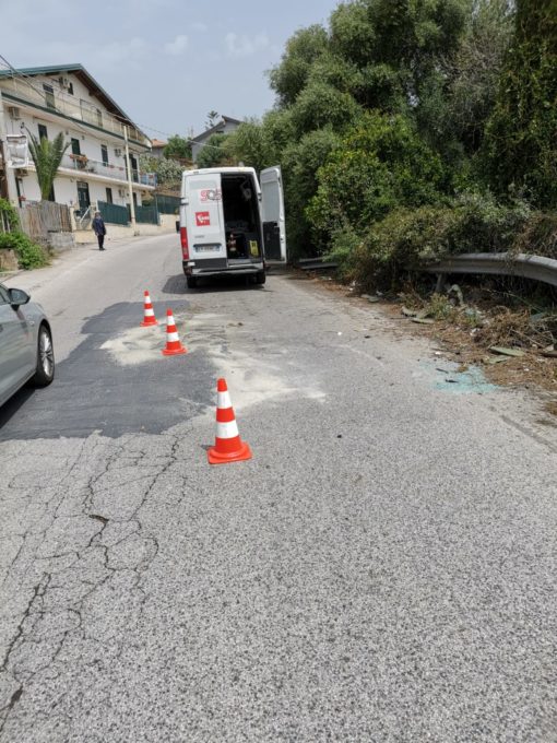 PATERNO’: AUTO SI RIBALTA IN  VIA MONGIBELLO, UN FERITO
