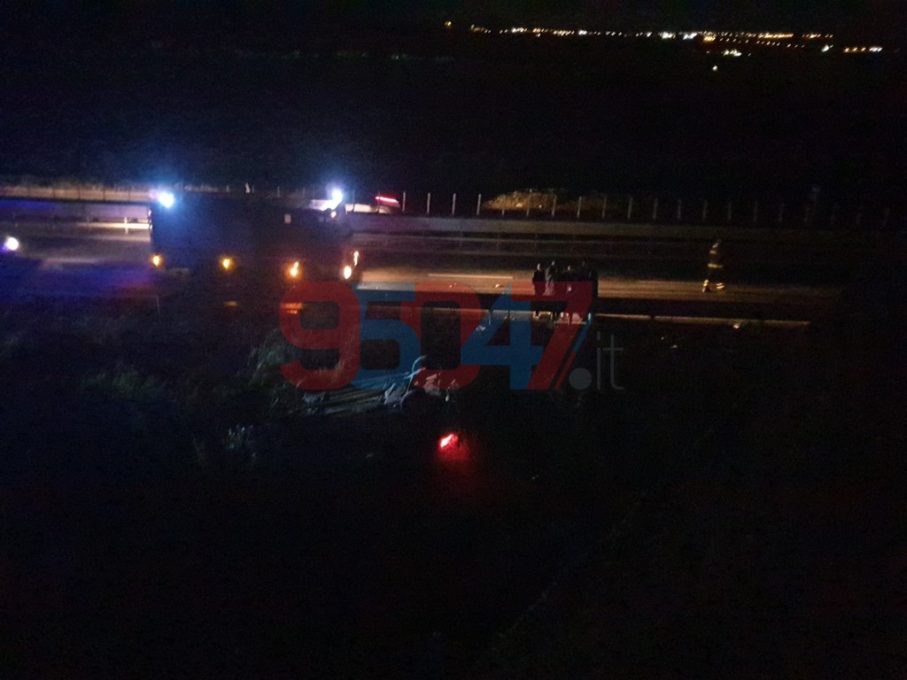 INCIDENTE SS121, UN AUTO CAPOVOLTA ED UNA NELLA SCARPATA