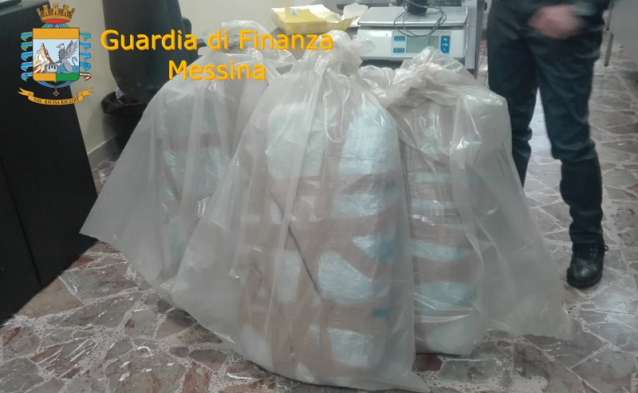 MESSINA: ARRESTATO CORRIERE DELLA DROGA, SEQUESTRATI 30 KG DI MARIJUANA