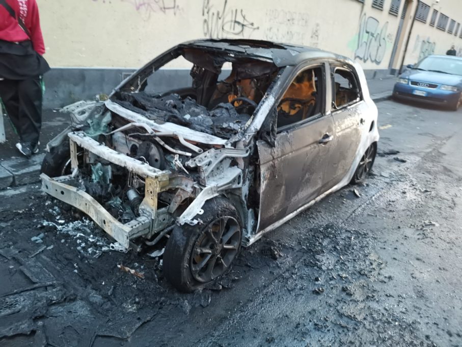 CATANIA: AUTO IN FIAMME, TANTA PAURA MA NESSUN FERITO