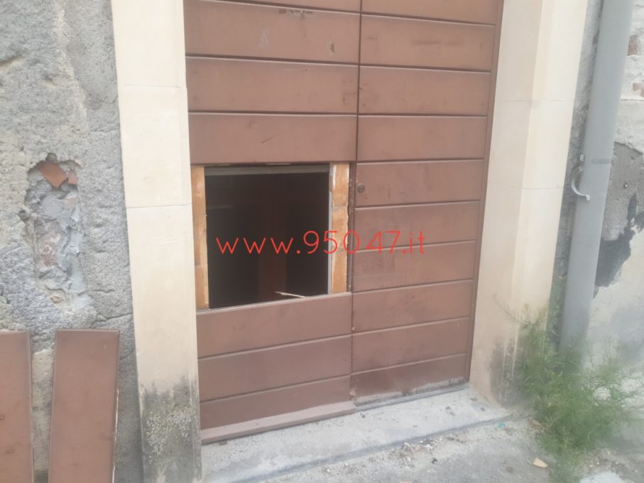 PATERNÒ: FURTO CON SCASSO ALLA BIBLIOTECA, PRESE DI MIRA LE MACCHINETTE