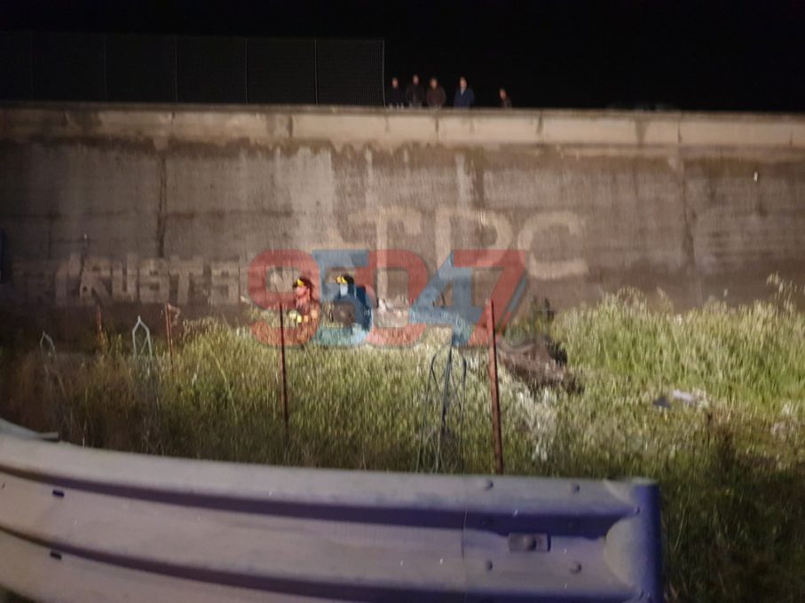 INCIDENTE SS121, UN AUTO CAPOVOLTA ED UNA NELLA SCARPATA