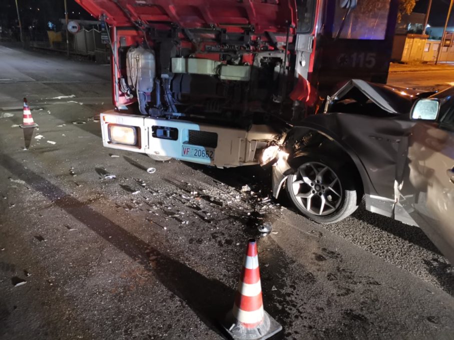 BELPASSO: INCIDENTE TRA UN MEZZO DEI VIGILI DEL FUOCO ED UN AUTOVETTURA, DUE FERITI - VIDEO