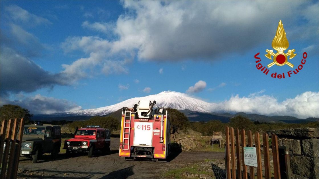 TURISTI TEDESCHI DISPERSI SULL'ETNA, SALVATI DAI VIGILI DEL FUOCO