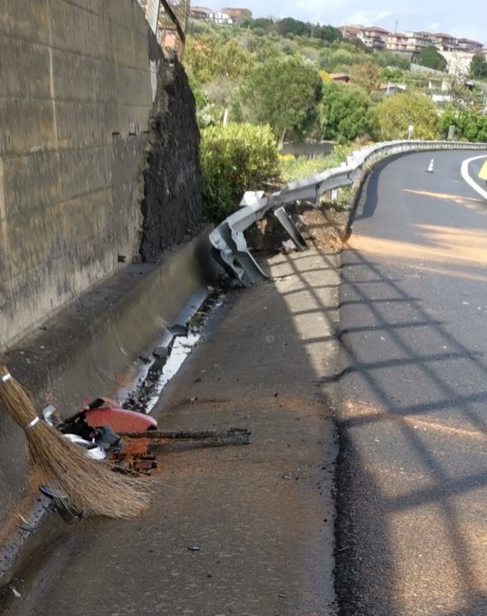 INCIDENTE SULLA TANGENZIALE DI CATANIA, LUNGHISSIME CODE