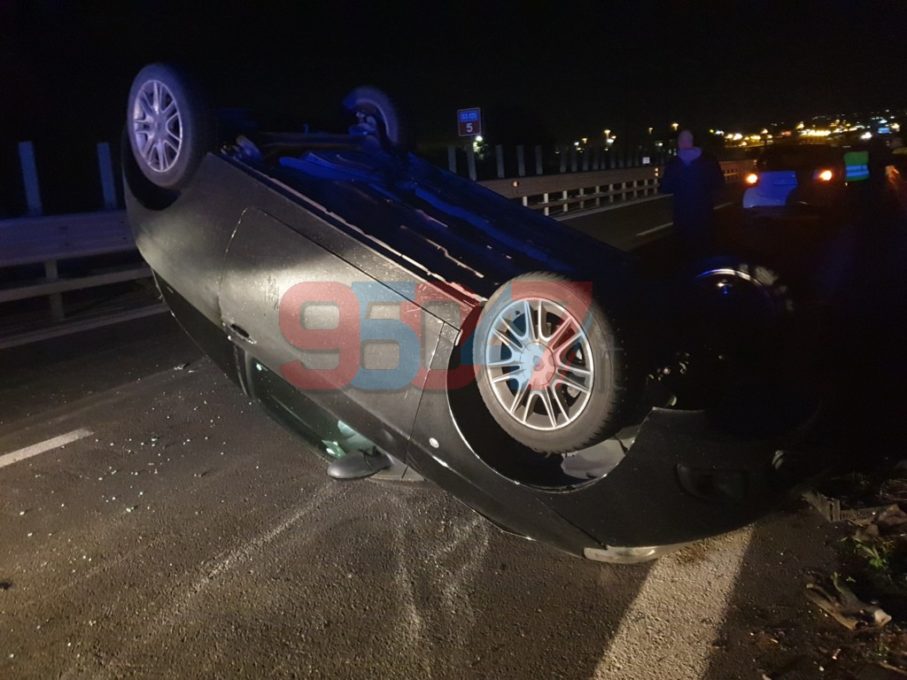 INCIDENTE SS121, UN AUTO CAPOVOLTA ED UNA NELLA SCARPATA
