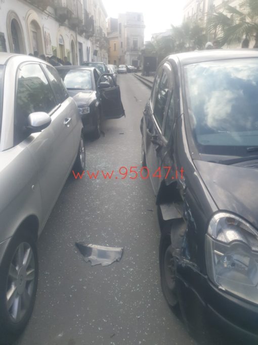 PATERNÒ: INCIDENTE IN VIA GARIBALDI