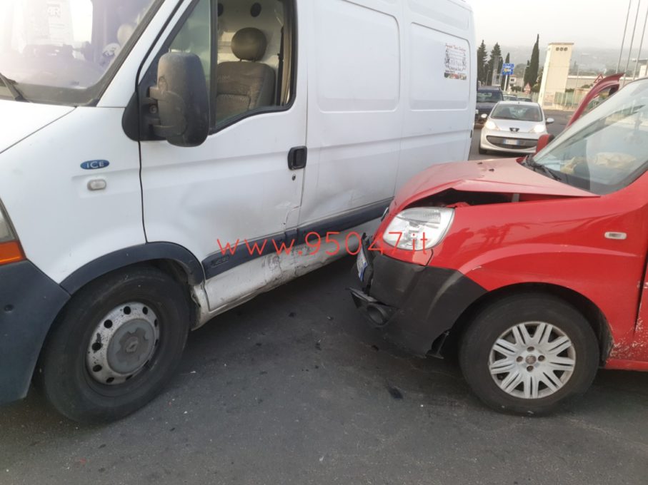 BELPASSO: INCIDENTE ROTONDA VALCORRENTE