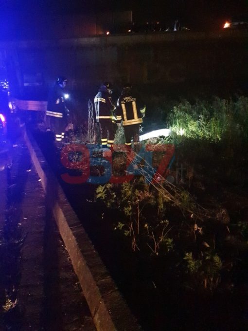 INCIDENTE SS121, UN AUTO CAPOVOLTA ED UNA NELLA SCARPATA