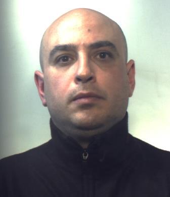 38ENNE DI BELPASSO,  INCASTRATO DA UNA FOTO DI FAMIGLIA SUL CELLULARE ABBANDONATO DOPO IL COLPO