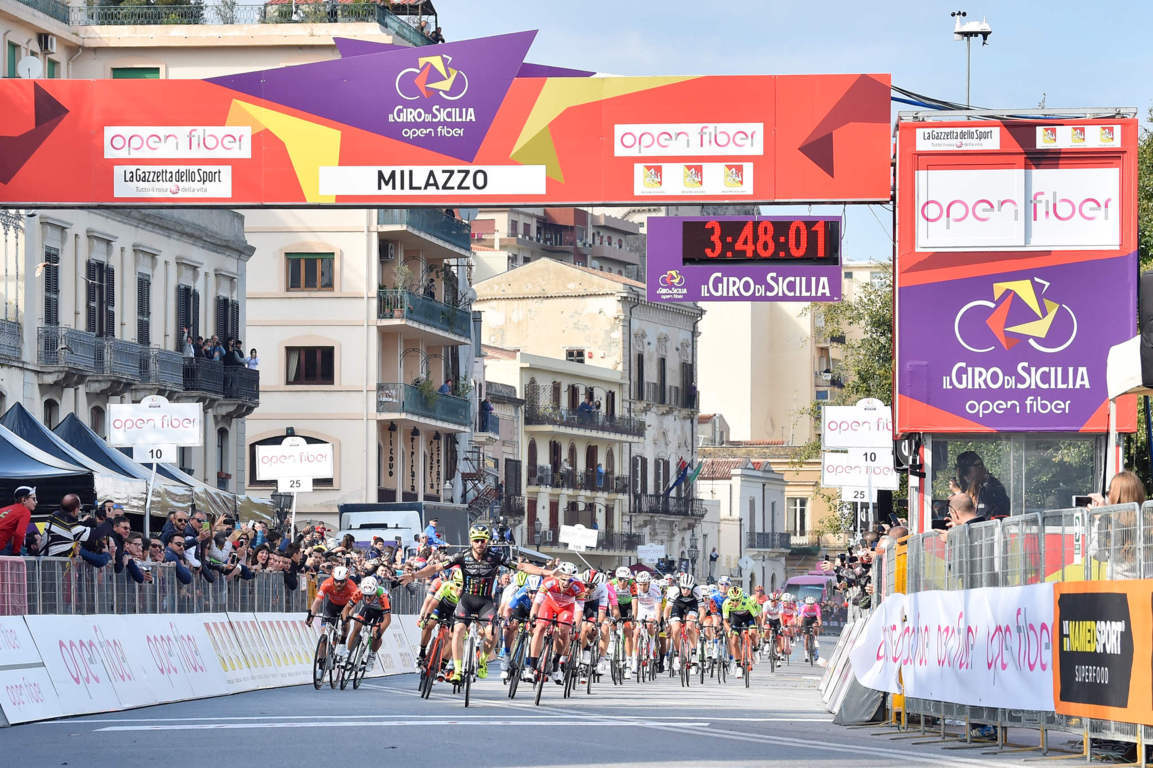 ALLA PRIMA DEL GIRO DI SICILIA BRINDA STACCHIOTTI - FOTO