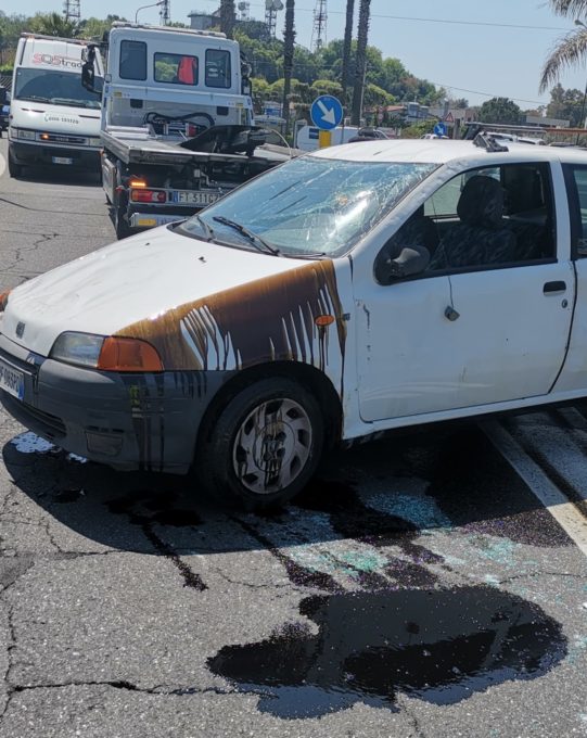 SAN GREGORIO: AUTO SI RIBALTA, CONDUCENTE FERITO