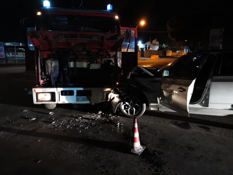 BELPASSO: INCIDENTE TRA UN MEZZO DEI VIGILI DEL FUOCO ED UN AUTOVETTURA, DUE FERITI - VIDEO