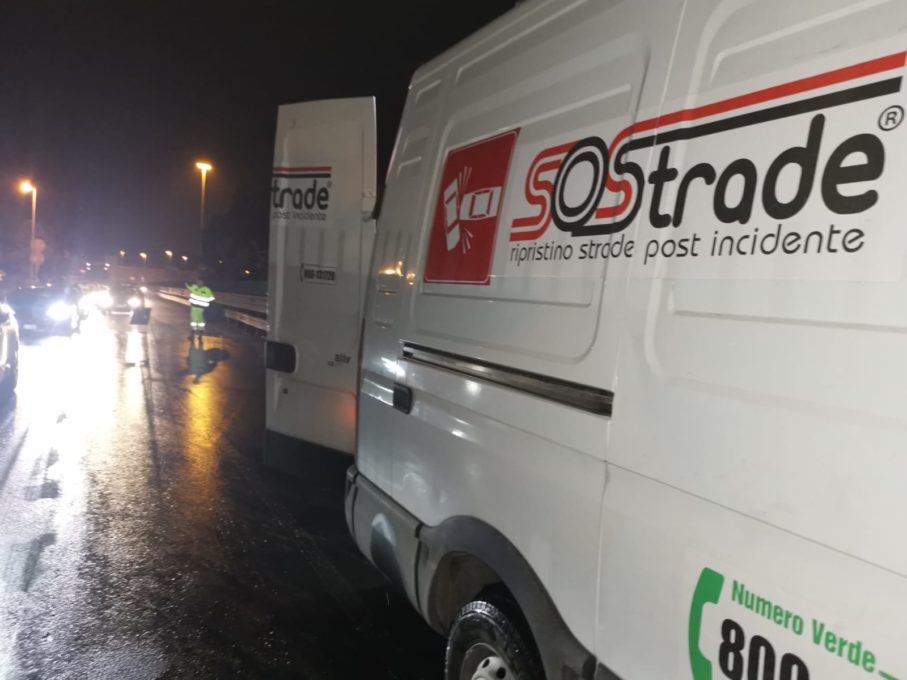 RAPINA, AUTO IN FIAMME E TAMPONAMENTO IERI SULLA SS121