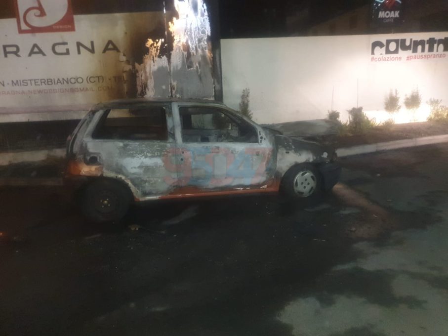 RAPINA, AUTO IN FIAMME E TAMPONAMENTO IERI SULLA SS121