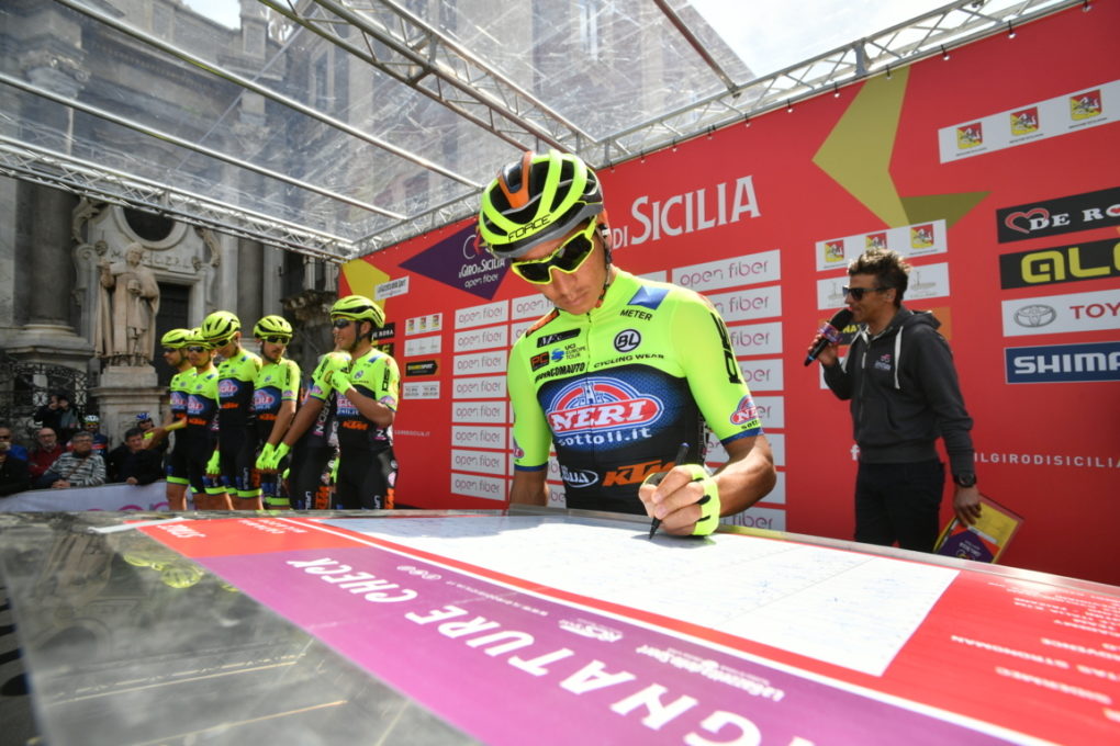 ALLA PRIMA DEL GIRO DI SICILIA BRINDA STACCHIOTTI - FOTO