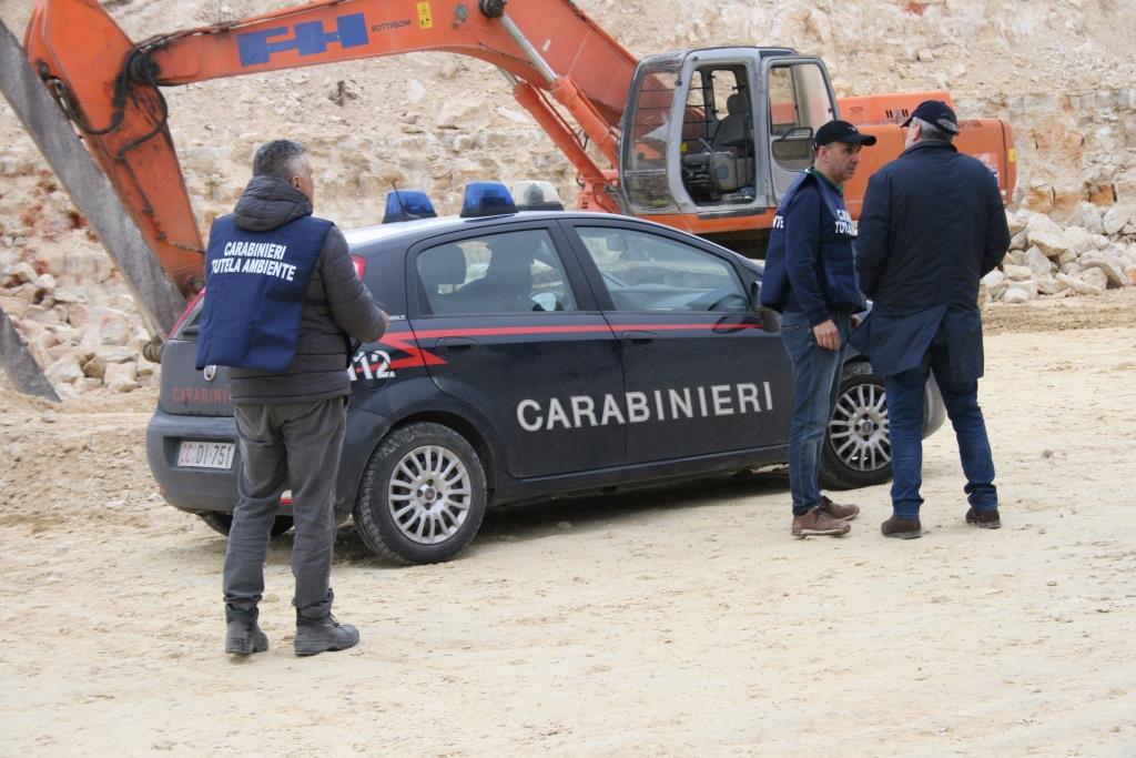 COMISO, CAVA ABUSIVA IN AREA ARCHEOLOGICA