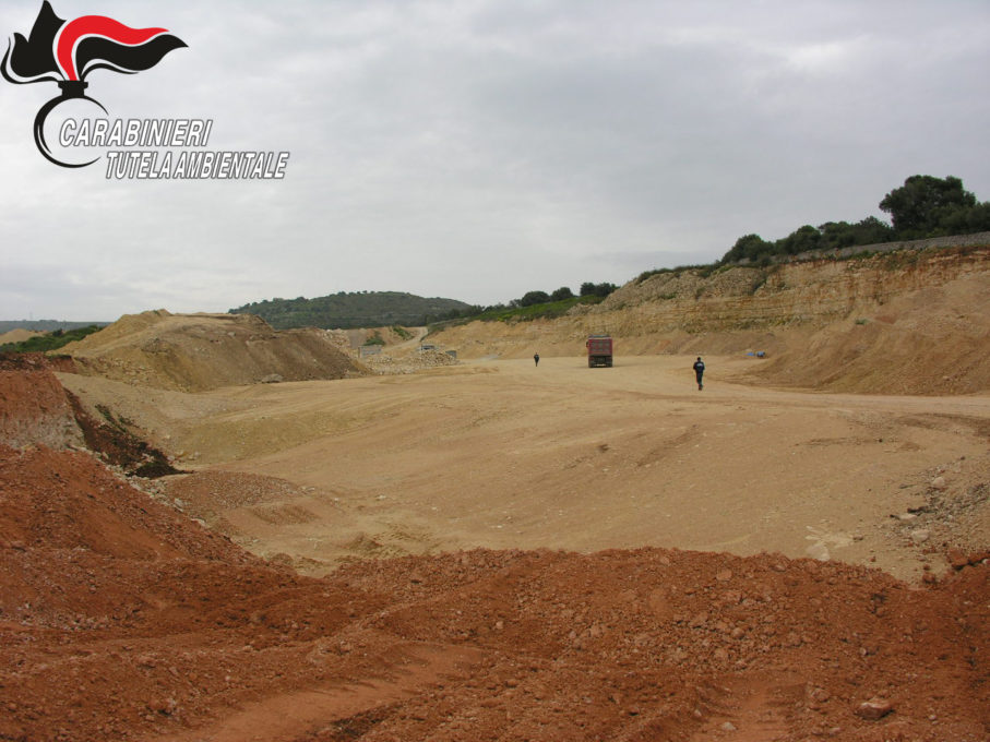 COMISO, CAVA ABUSIVA IN AREA ARCHEOLOGICA
