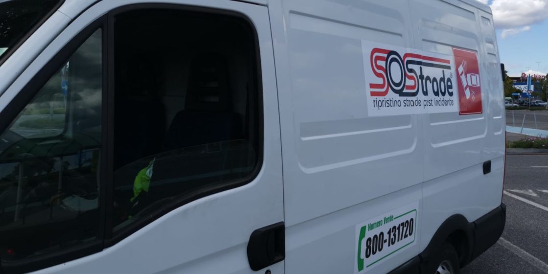 INCIDENTE SULLA TANGENZIALE, SCONTRO TRA AUTO E MOTO: UN FERITO GRAVE