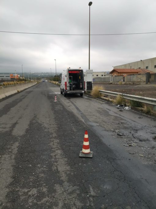PIANO TAVOLA, UN AUTOBUS DELLA FCE PRENDE FUOCO A BORDO SOLO IL CONDUCENTE