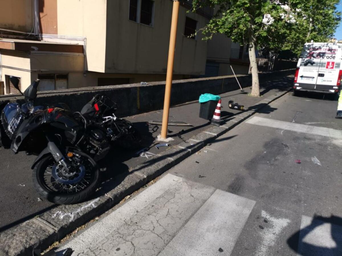 GRAVINA DI CATANIA: MOTO CONTRO UN FURGONE, UN FERITO - 
